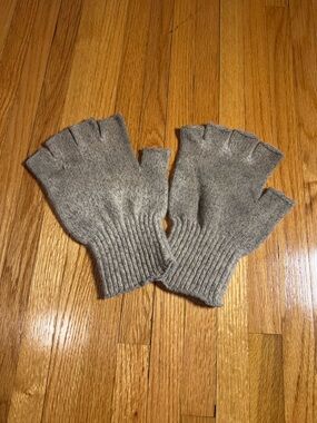Men’s Medium Gray Fingerless Gloves